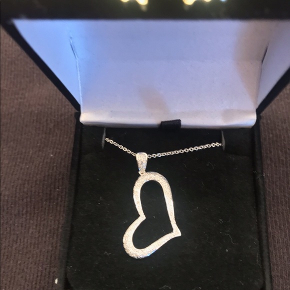 18kt Diamond Picasso style heart pendant - Picture 5 of 8